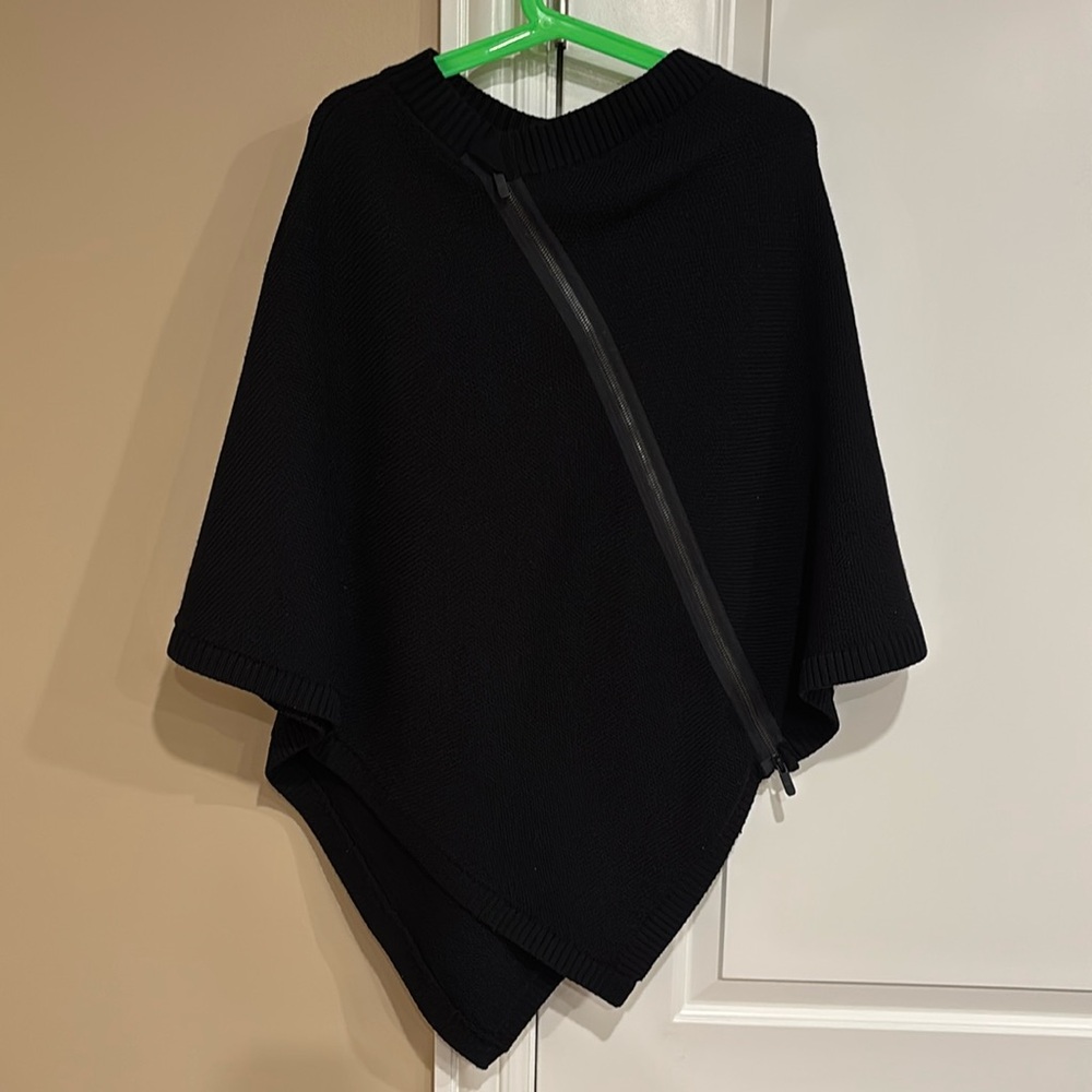 lululemon athletica Black Poncho